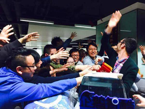 清华计算机老师被调侃：年收入也就十几万，还不如到阿里上班