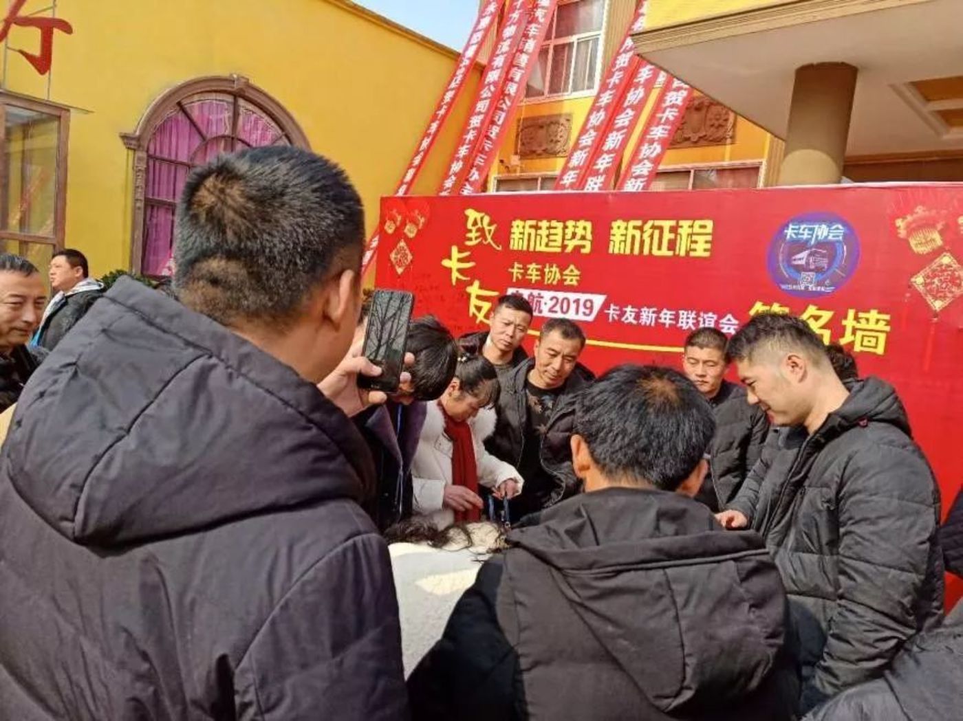 一位博士的春节回乡手记：村小、麻将室、卡车司机        