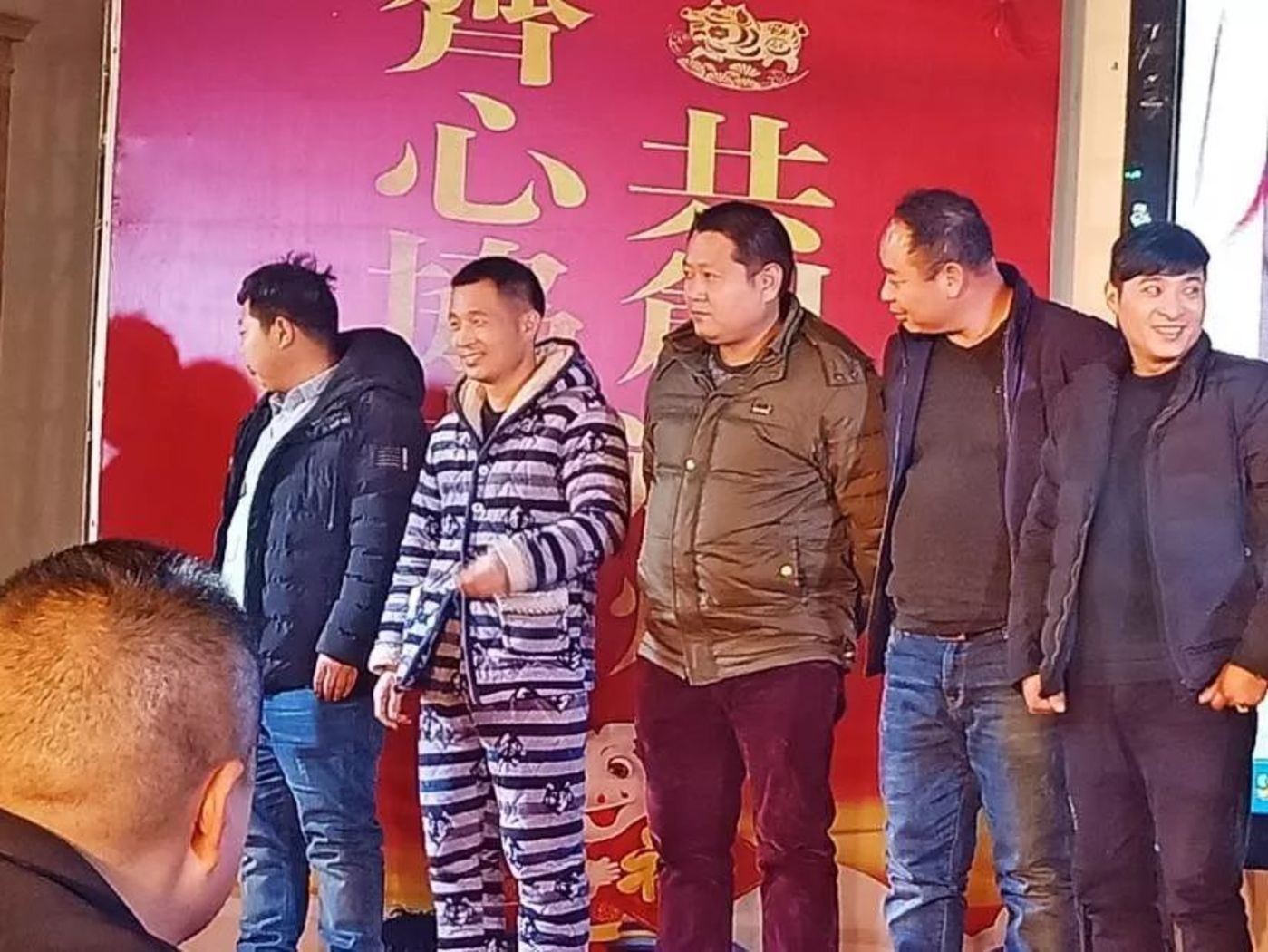 一位博士的春节回乡手记：村小、麻将室、卡车司机        