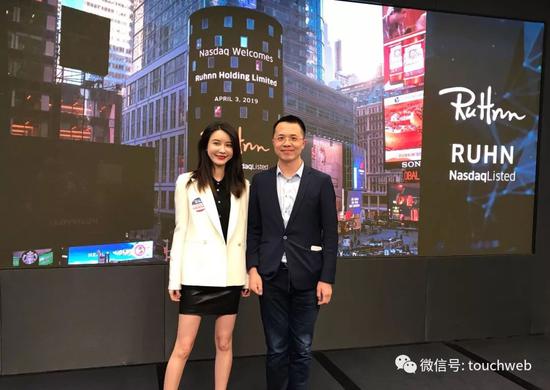 雷帝触网创始人雷建平与张大奕合影