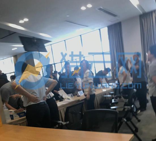 （小黄狗东莞总部办理离职手续现场）