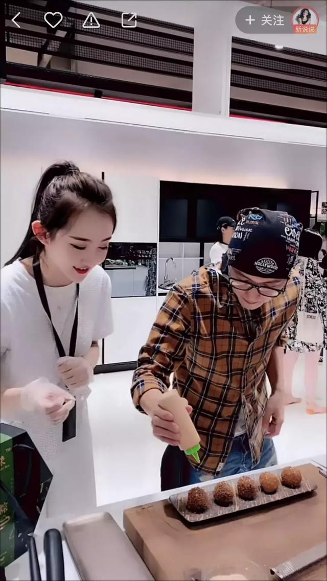 李湘淘宝直播销售珠宝，谢霆锋快手卖粽子，电商直播的明星方法论