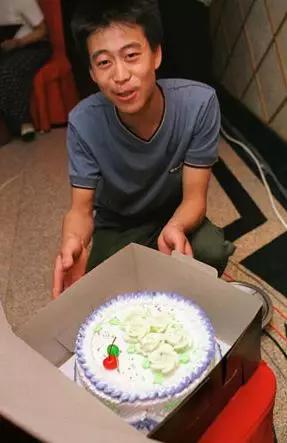 测试者给工作人员订购了蛋糕，在测试结束当天送到