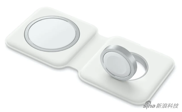 MagSafe Duo Charger可以同时充两个产品，并且可以折叠收纳