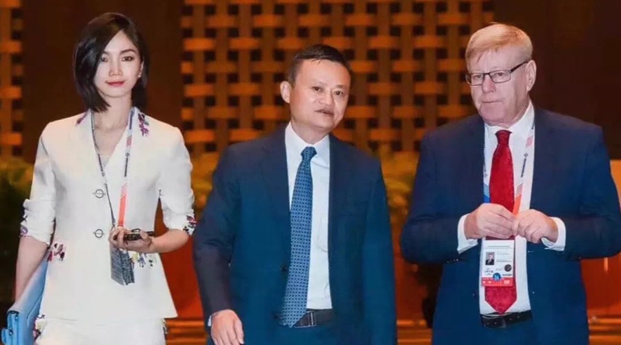 王晗900500.jpg