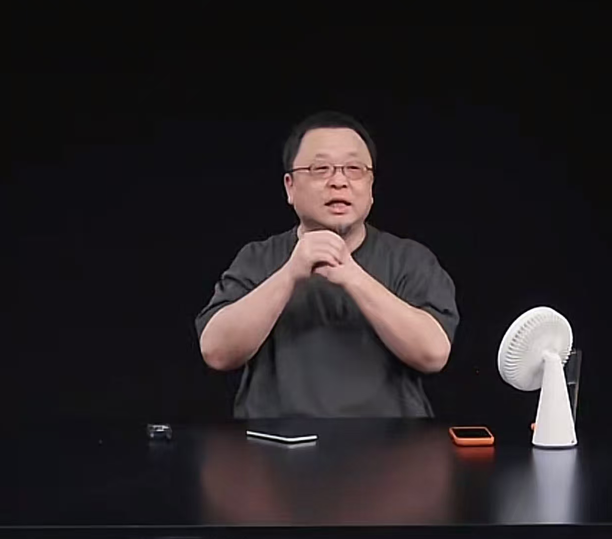 难了！罗永浩直播大获“成功”，西贝贾国龙陷入“自证陷阱”