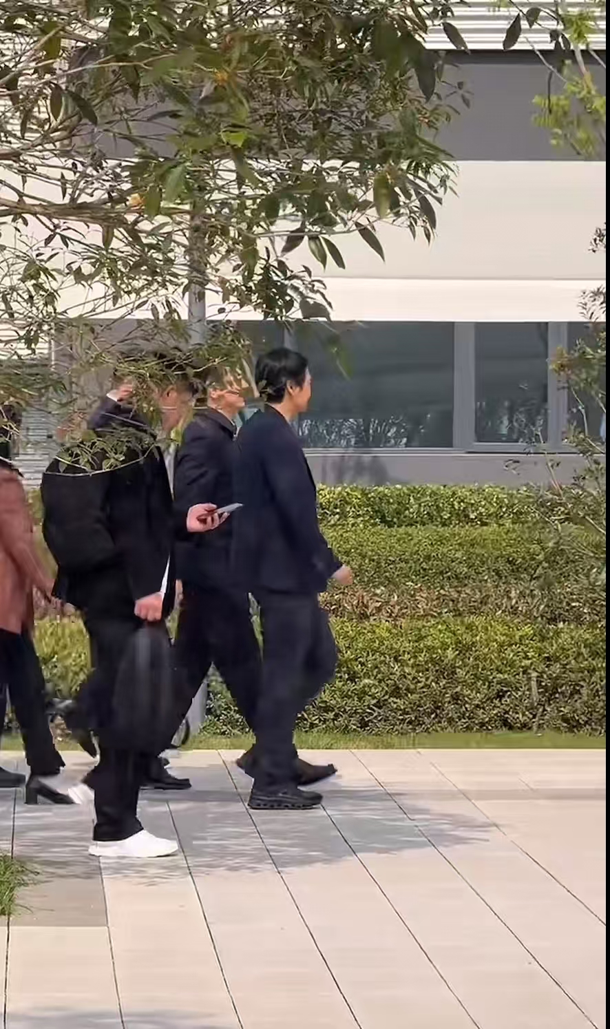 雷军现身武汉